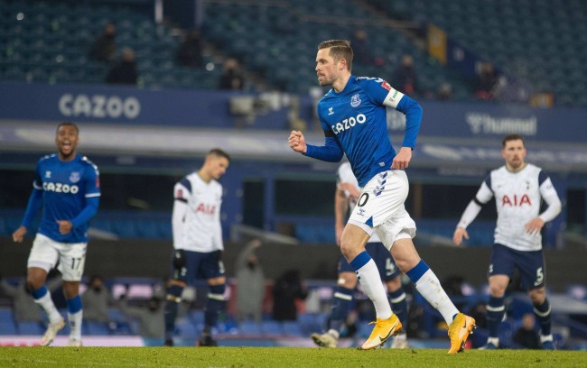 整个防线的 整个防线的